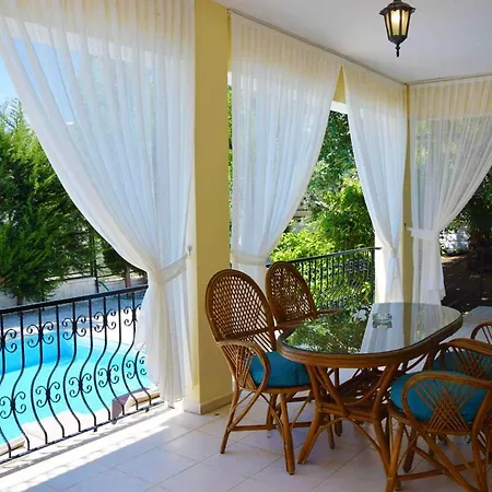 Rose Oludeniz Φετιγιέ